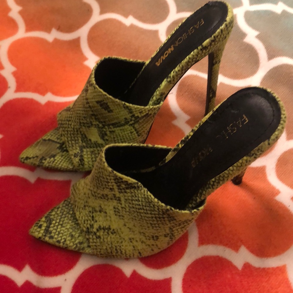 2/$30 fashion nova line green peep toes